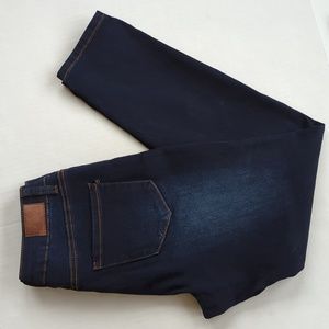 Tahari Distressed Whiskering Dark Wash Jeans 4/27 Dark Wash Blue